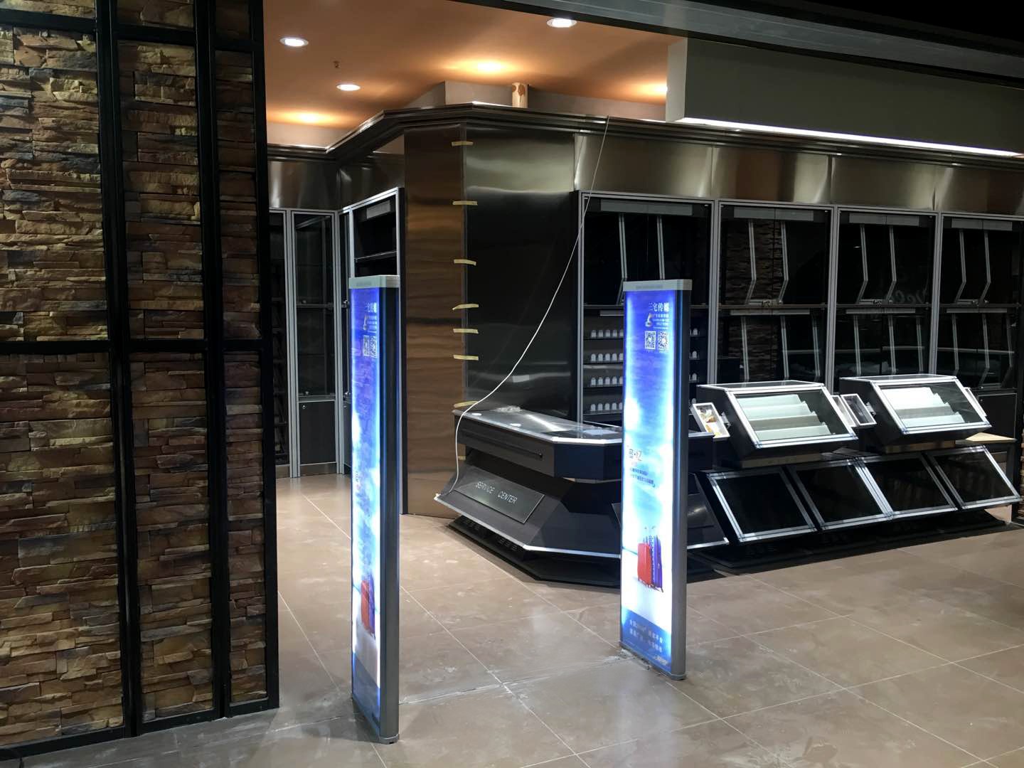 A店：广州地区黄埔区永顺大道中1号（万科里享水韵） 佳恩百货