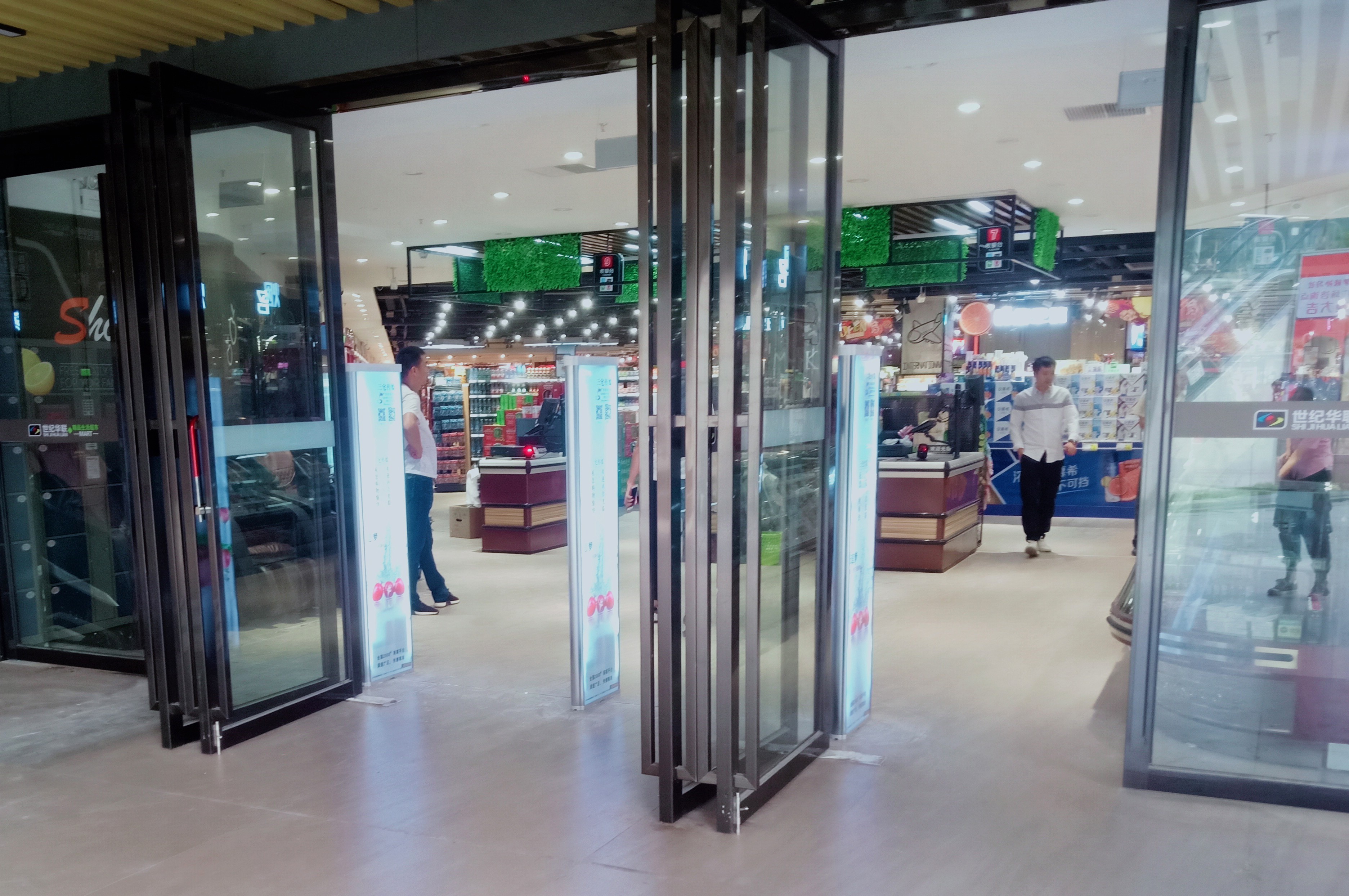 F店：广州市南沙区黄梅路麒麟广场   世纪华联