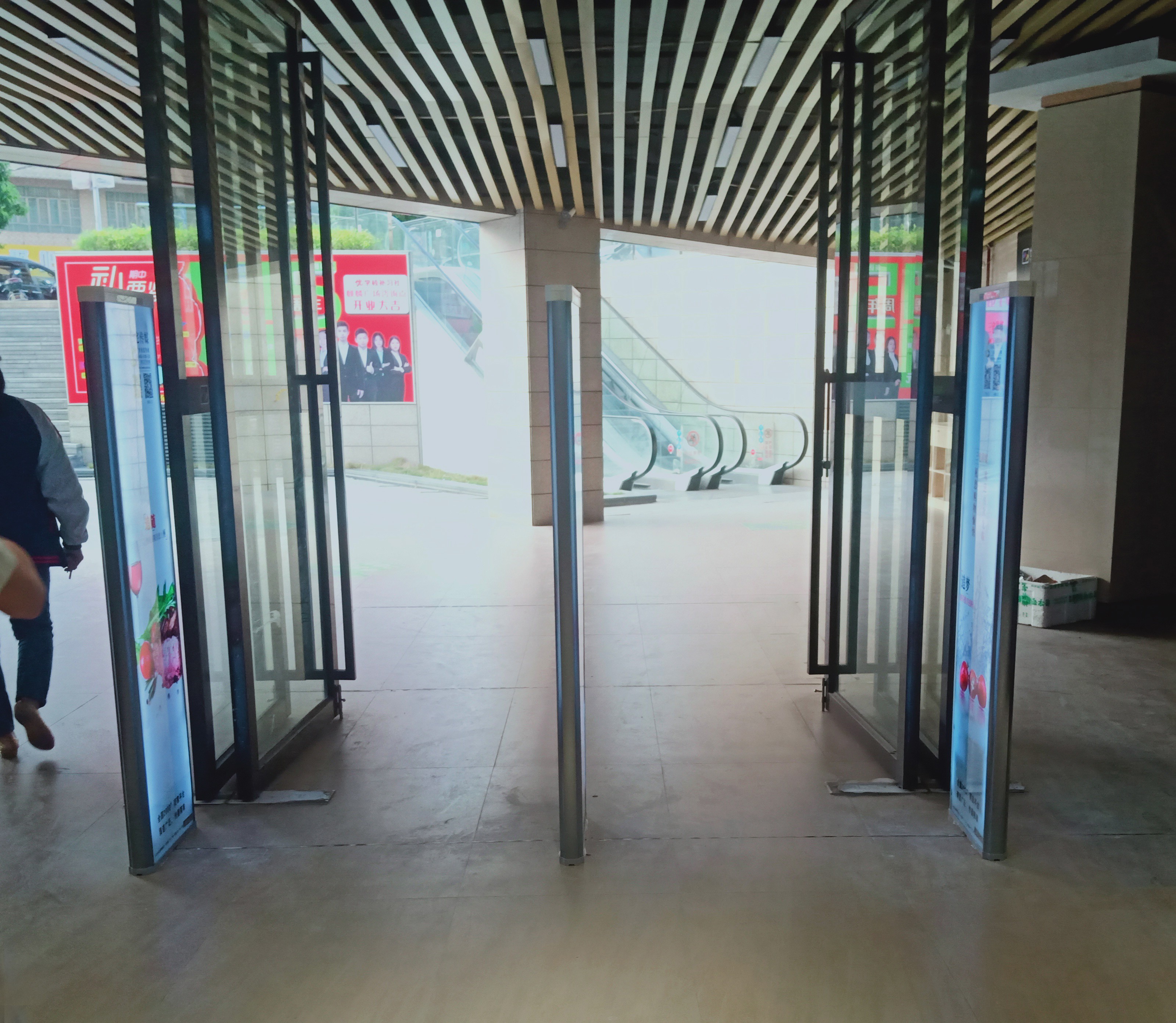 F店：广州市南沙区黄梅路麒麟广场   世纪华联