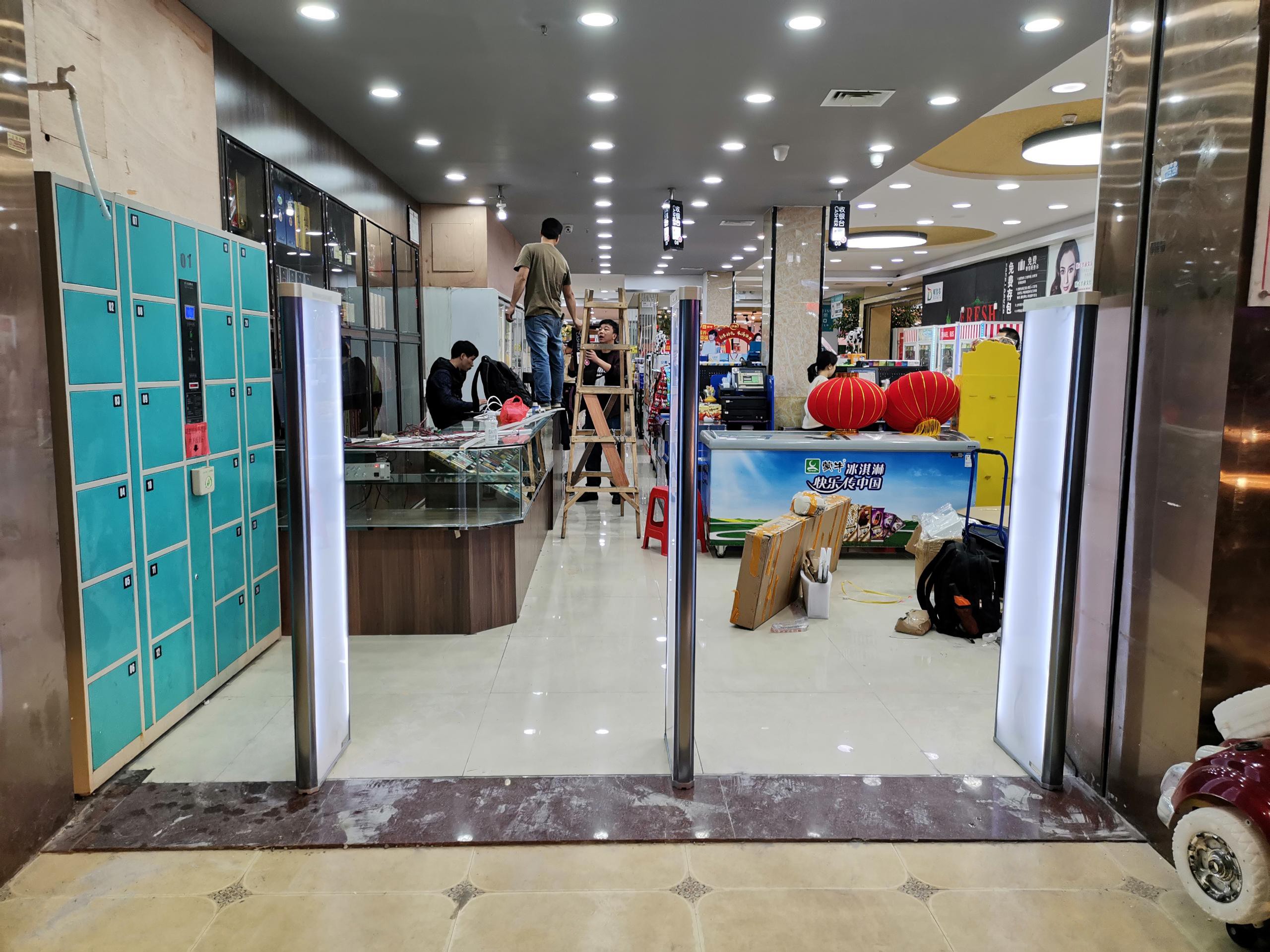 A店：东莞市寮步镇西溪市场鲜多多超市