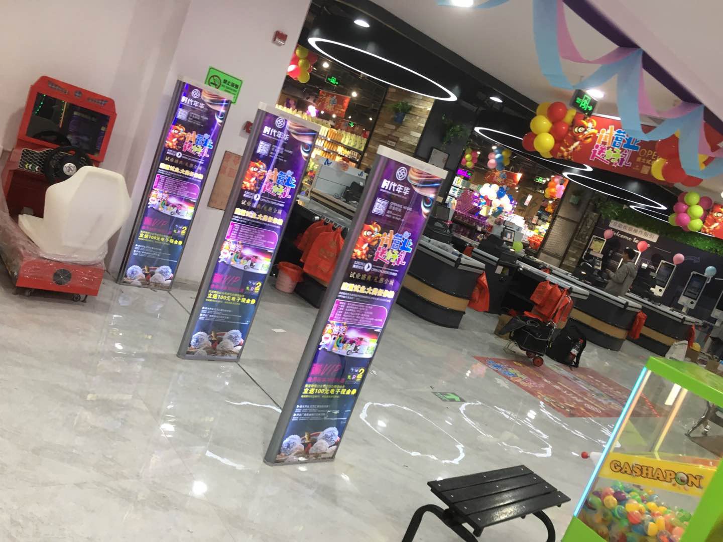 A店：深圳市龙华区油松路172号   时代年华购物广场